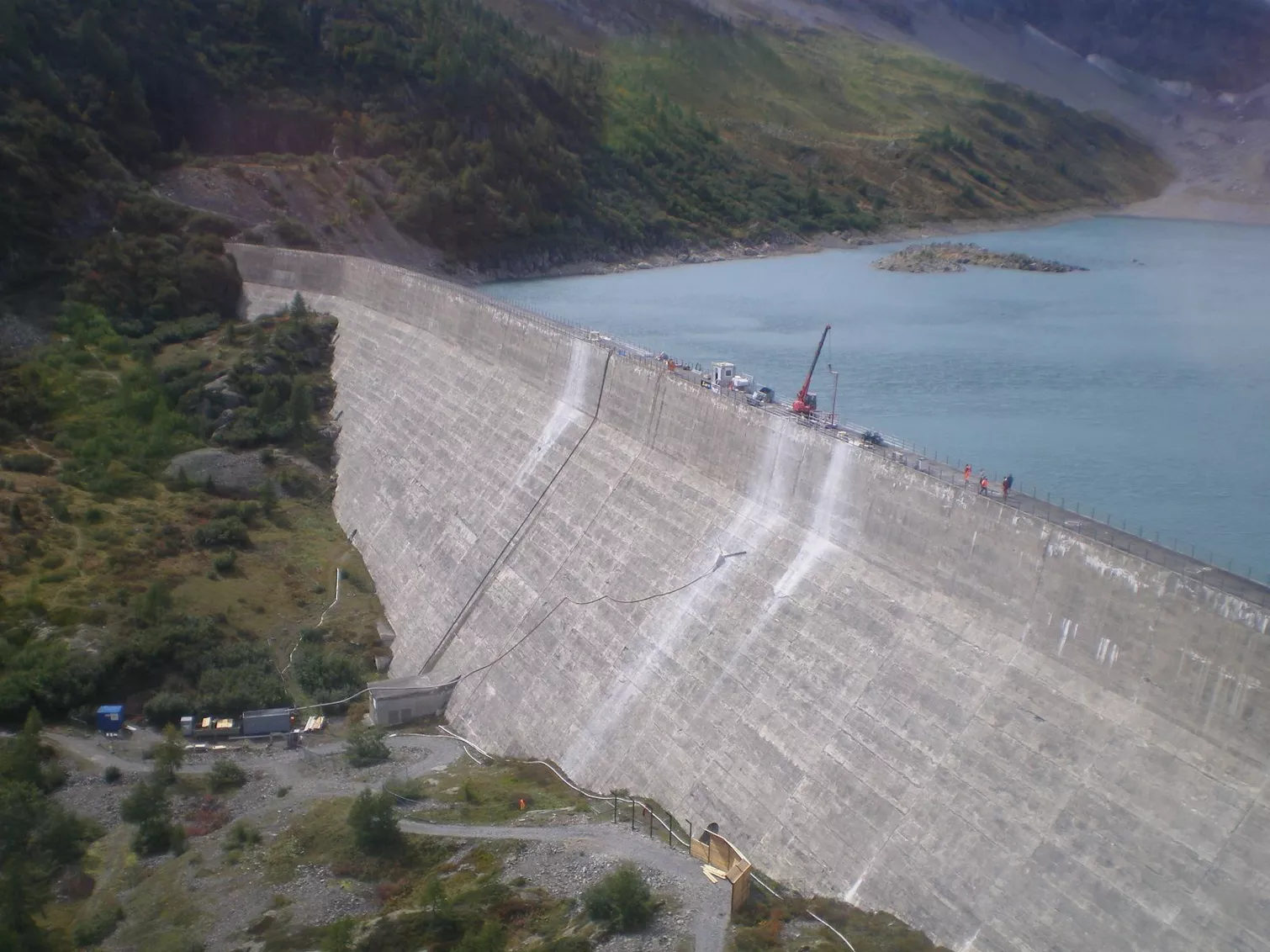 Slot cutting works on Salanfe dam